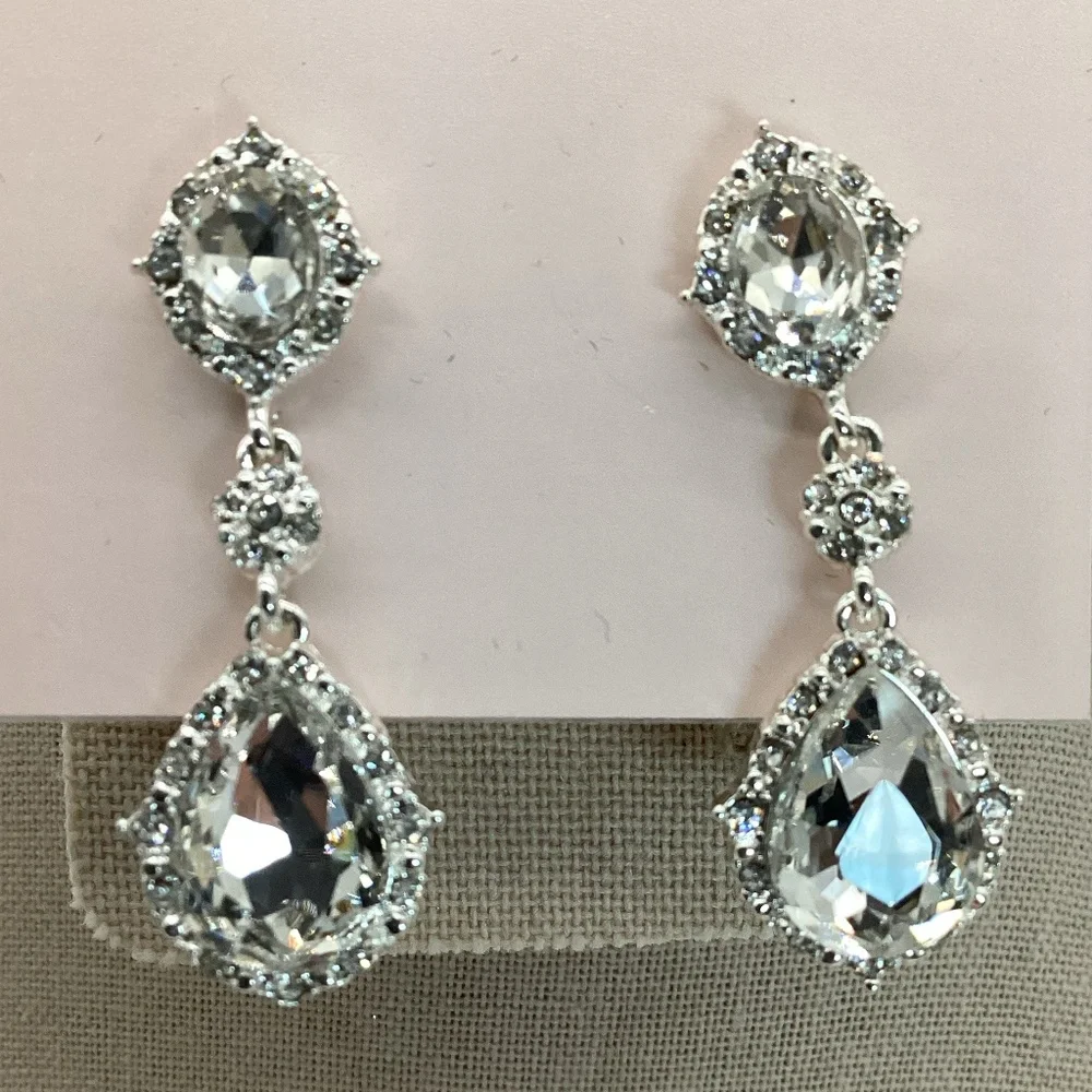 2107. Diamond Teardrop Dangle Earrings NWT